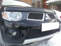 Защита радиатора Mitsubishi L200 2010- black верх (Фото 1)
