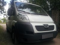 Защита радиатора Peugeot Boxer 2006- black середина (Фото 1)